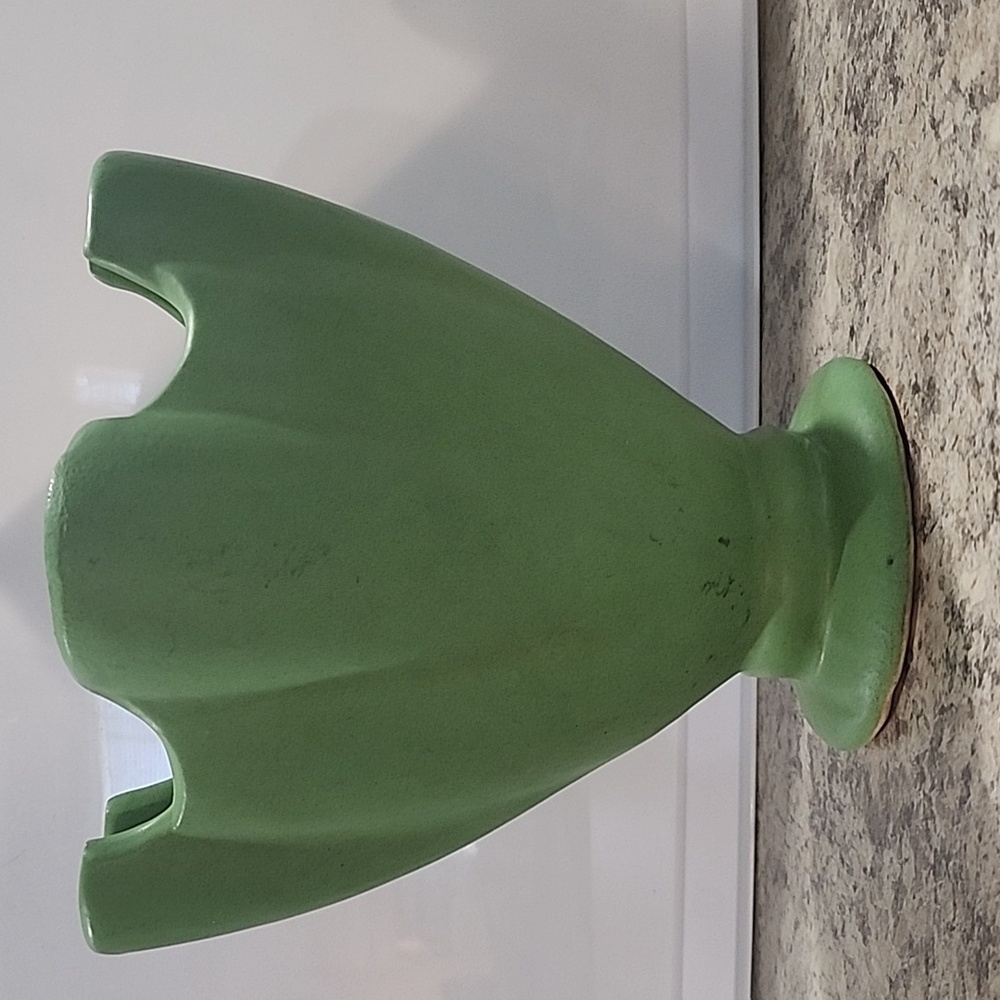 Vintage NILOAK Pottery in Green made of fine-grade clay found near Benton, AR